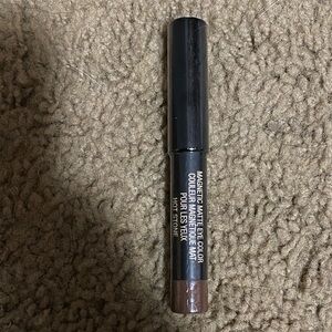 Magnetic Matte Eye Color in Hot Stone